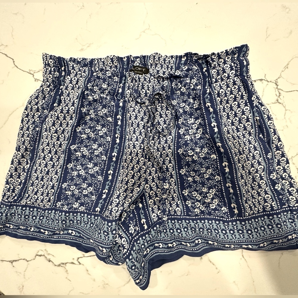 LOFT Blue and White Floral Patterned Shorts XS